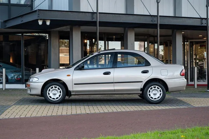 Mazda 323