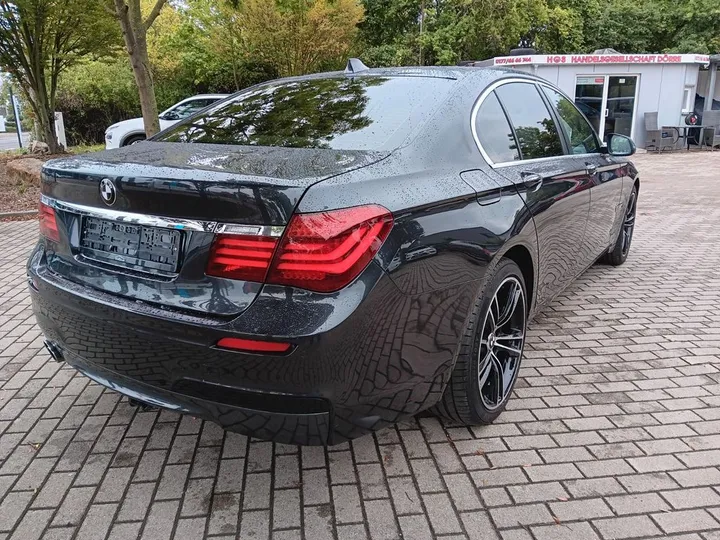 BMW 730