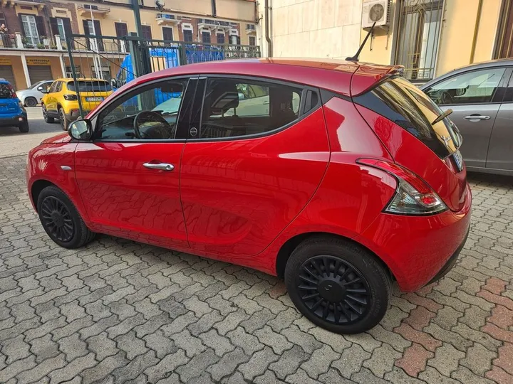 Lancia Ypsilon