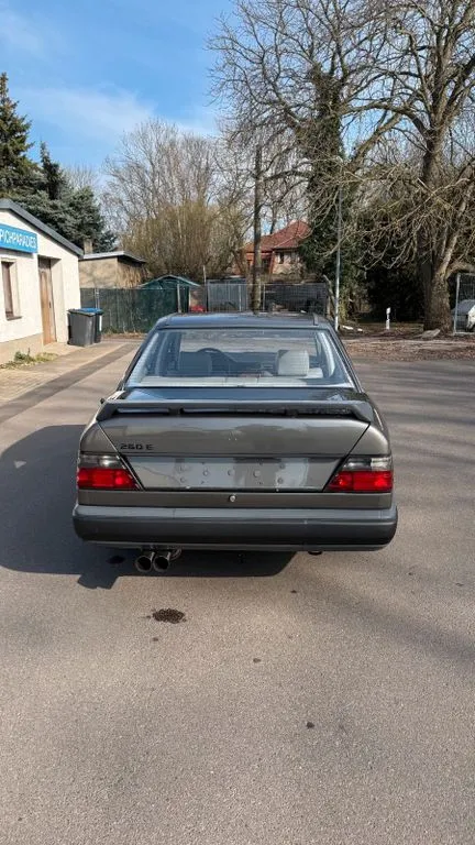 Mercedes-Benz E 260