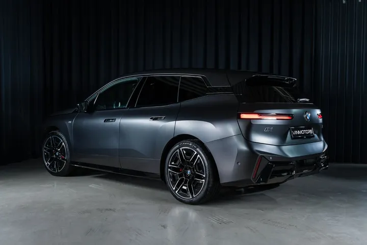 BMW iX