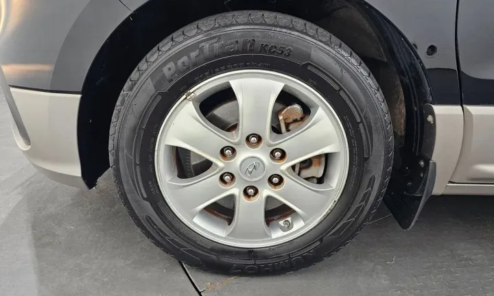 Hyundai Starex