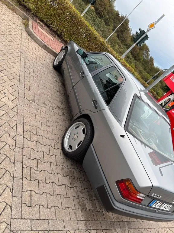 Mercedes-Benz 230