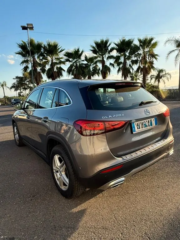 Mercedes-Benz GLA 200