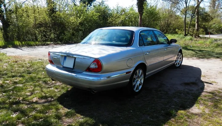 Jaguar XJ8
