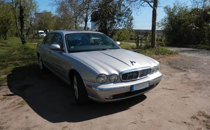 Jaguar XJ8
