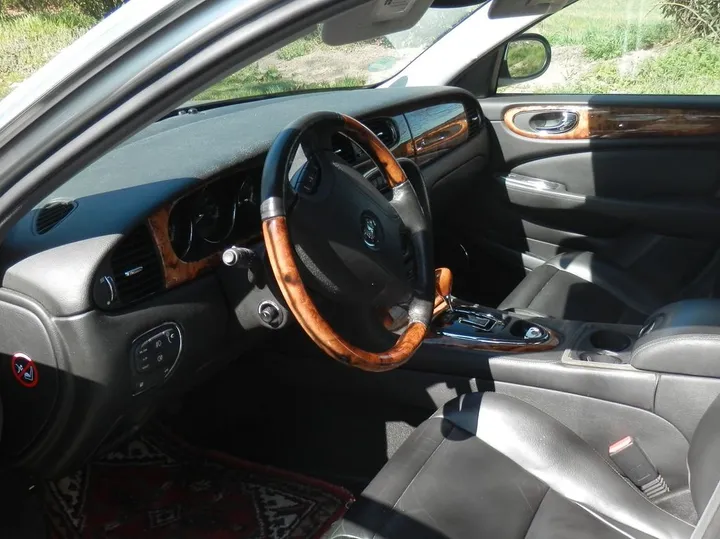 Jaguar XJ8