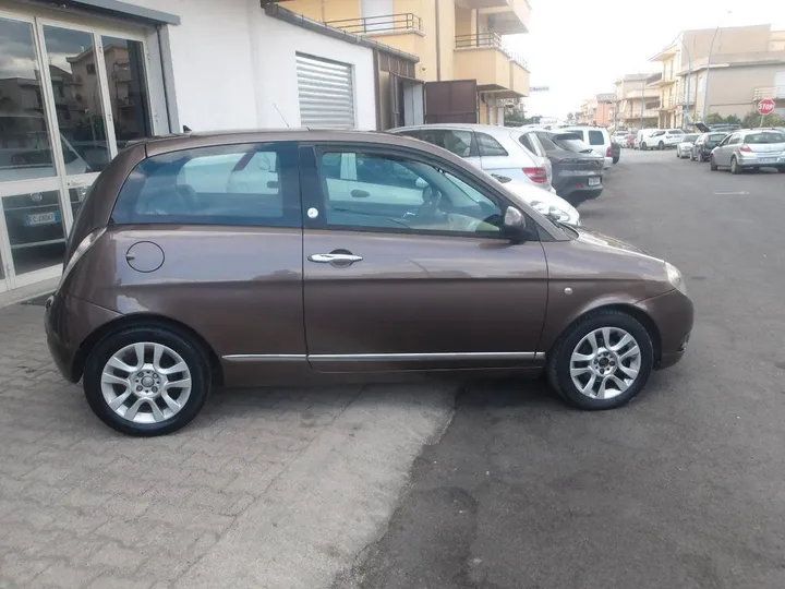 Lancia Ypsilon