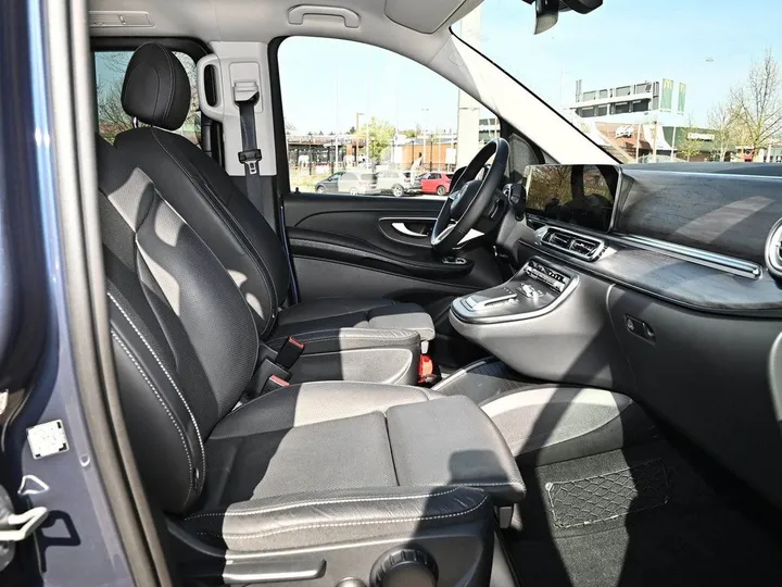 Mercedes-Benz V 220