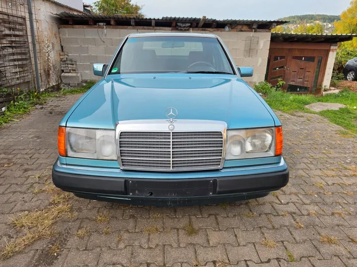 Mercedes-Benz E 200