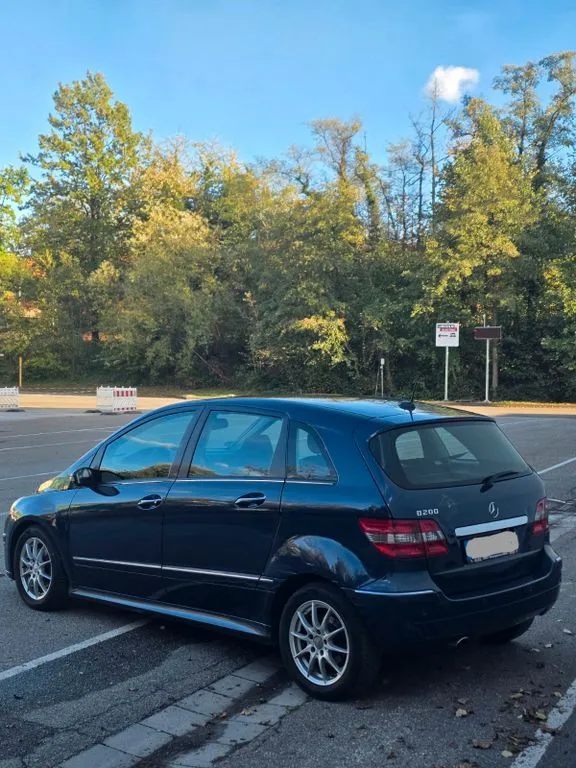 Mercedes-Benz B 200
