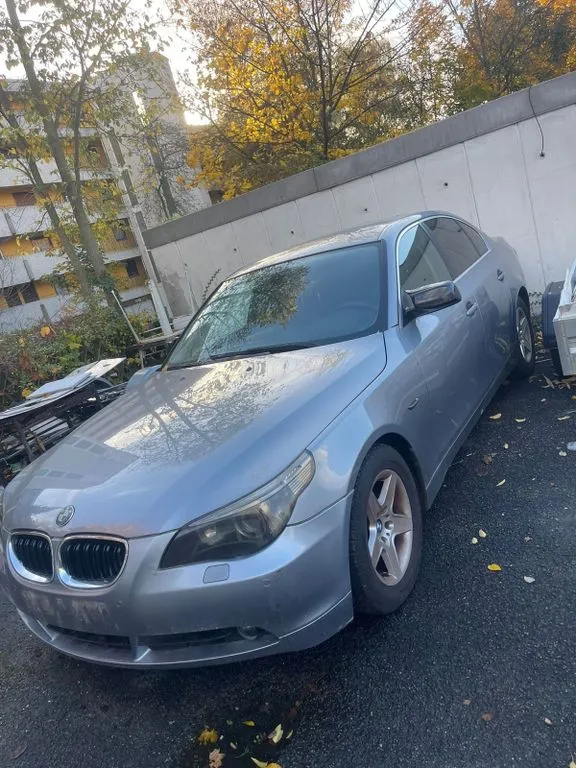 BMW 525