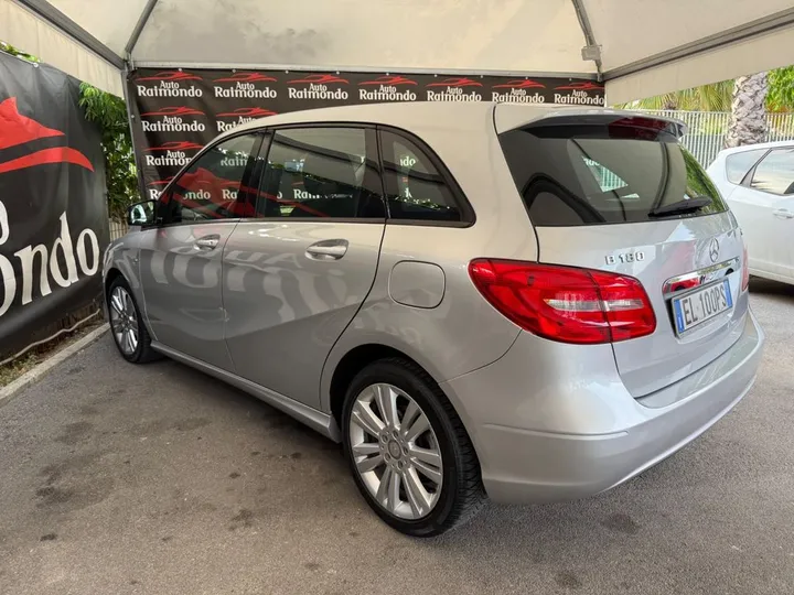 Mercedes-Benz B 180