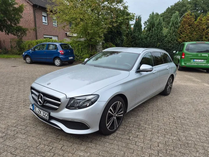 Mercedes-Benz E 200