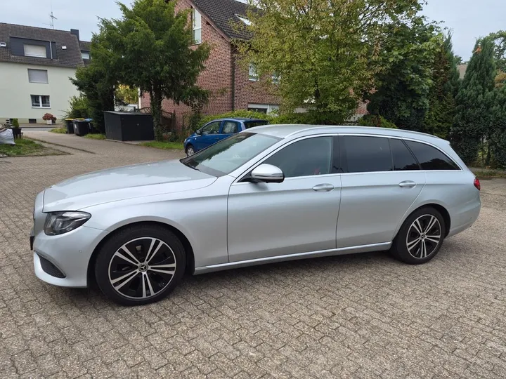 Mercedes-Benz E 200