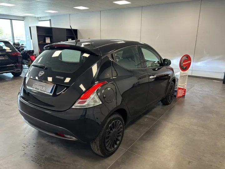 Lancia Ypsilon