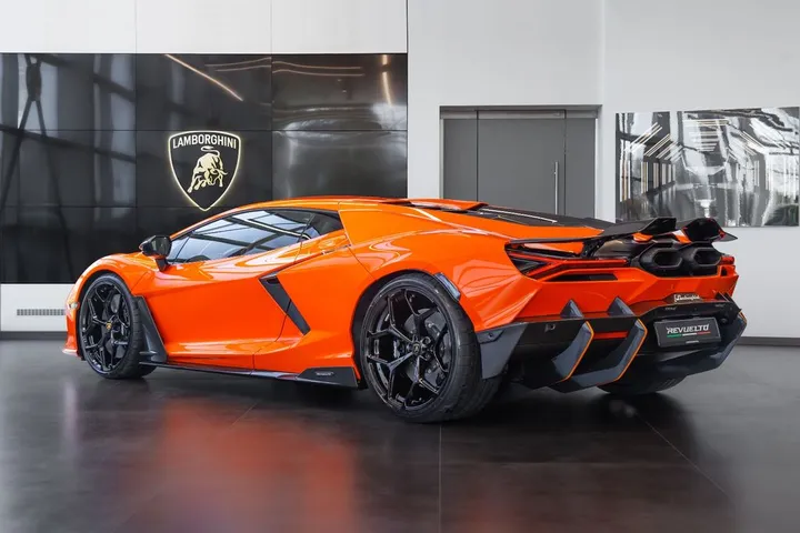 Lamborghini Revuelto