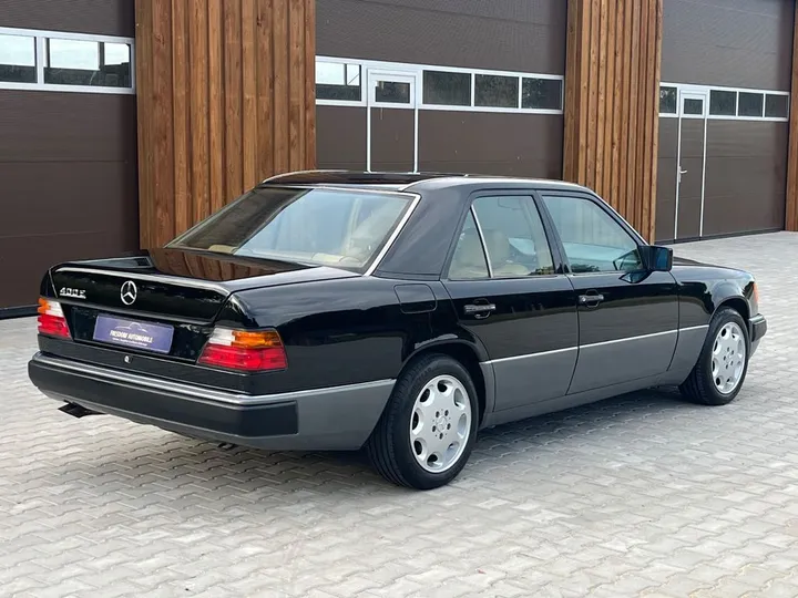 Mercedes-Benz 400