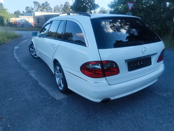 Mercedes-Benz E 200