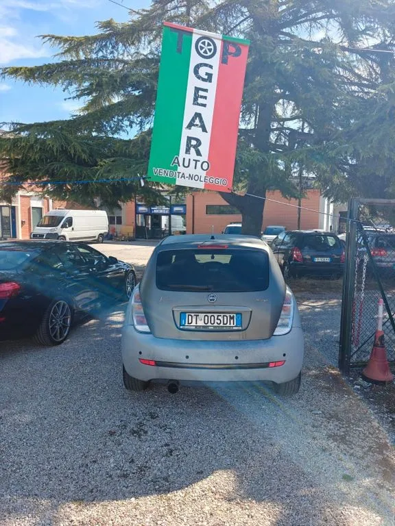 Lancia Ypsilon