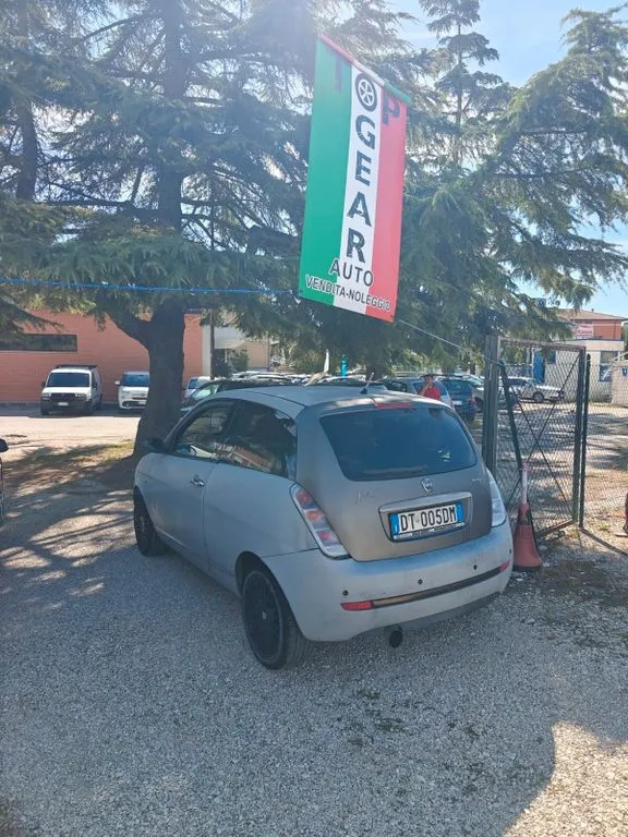 Lancia Ypsilon