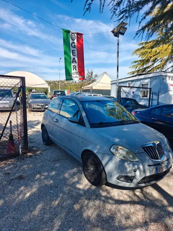 Lancia Ypsilon