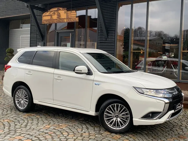Mitsubishi Plug-in Hybrid Outlander