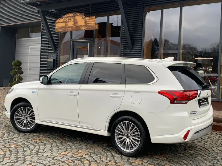 Mitsubishi Plug-in Hybrid Outlander