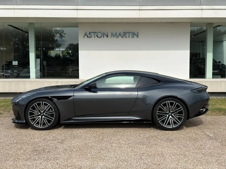 Aston Martin DB12