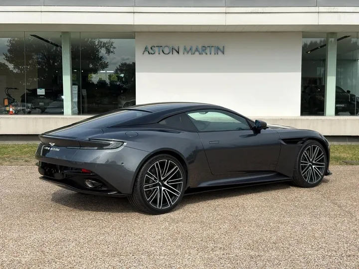 Aston Martin DB12