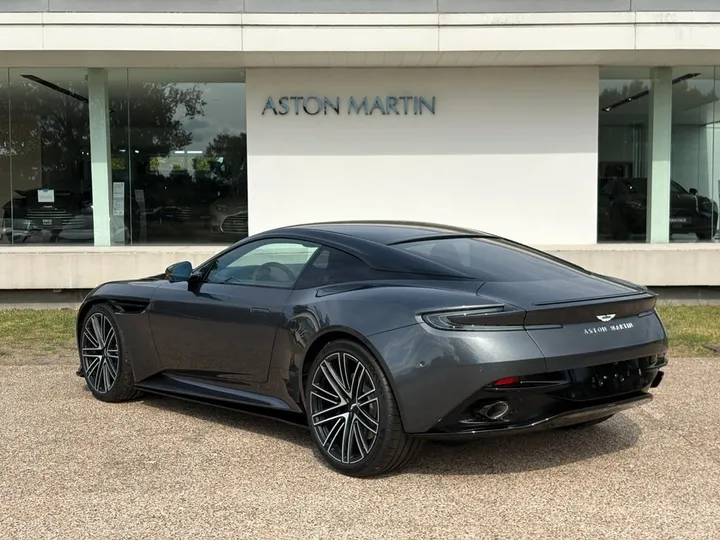 Aston Martin DB12