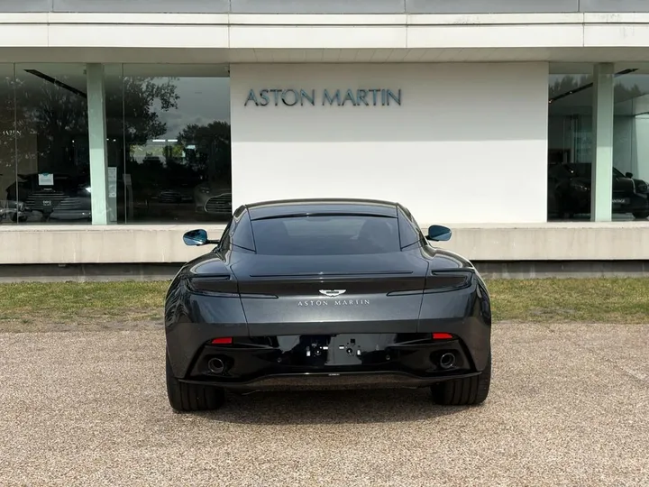 Aston Martin DB12