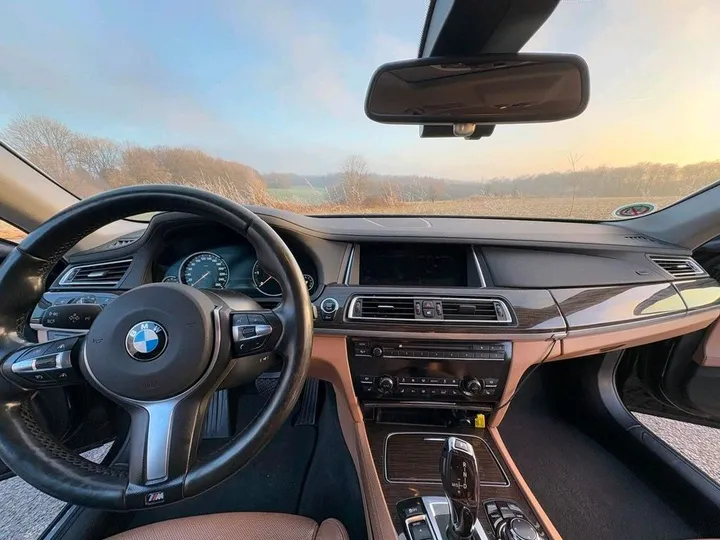 BMW 750
