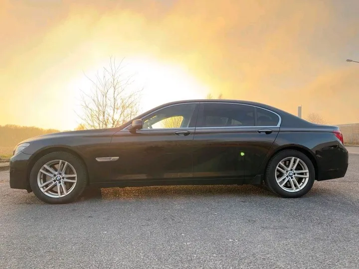 BMW 750