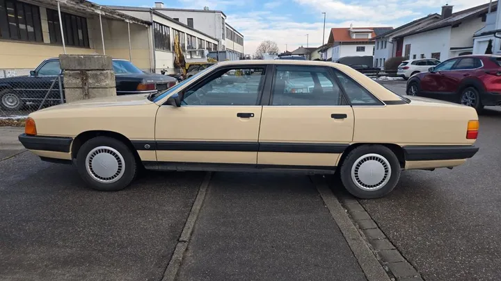 Audi 100