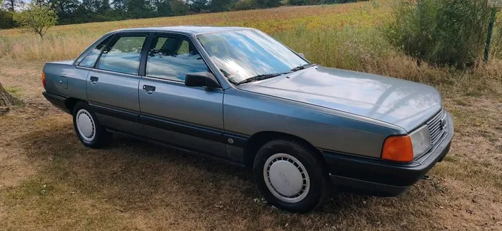 Audi 100
