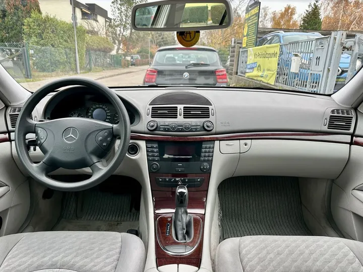 Mercedes-Benz E 240
