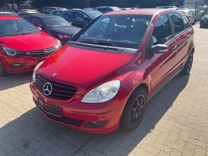 Mercedes-Benz B 180