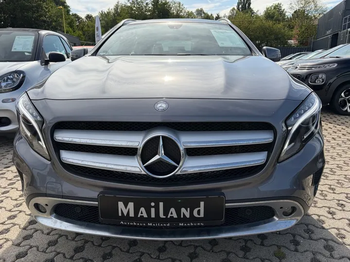 Mercedes-Benz GLA 200