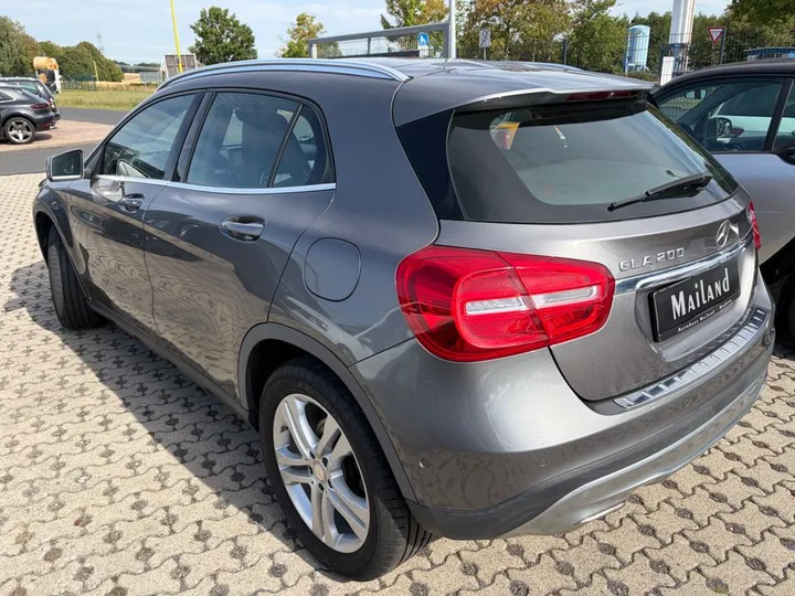 Mercedes-Benz GLA 200