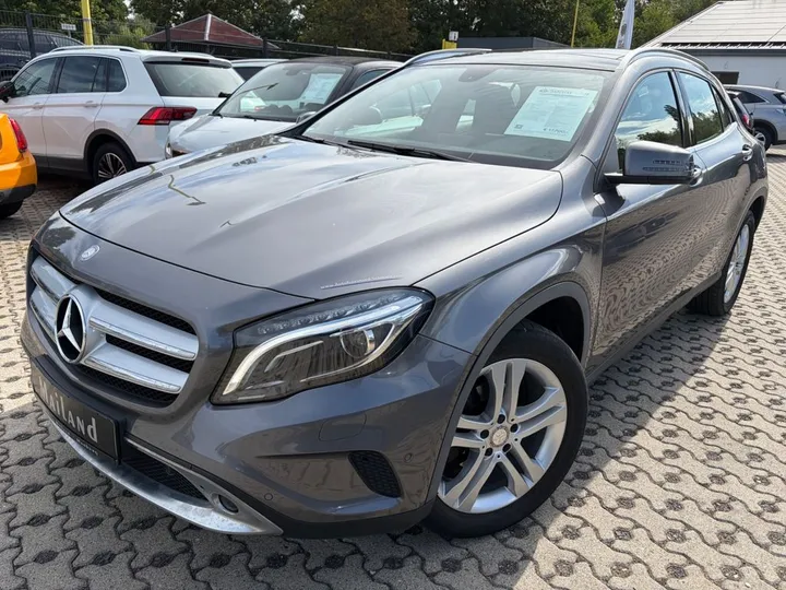 Mercedes-Benz GLA 200