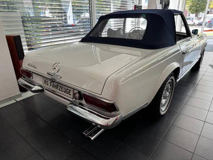 Mercedes-Benz SL 230