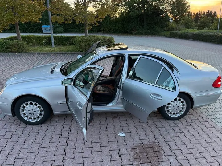 Mercedes-Benz E 200