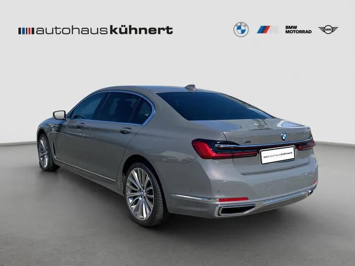 BMW 745