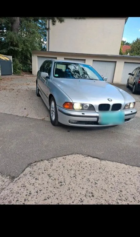 BMW 523