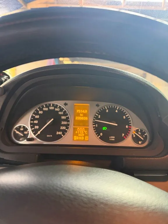 Mercedes-Benz B 200