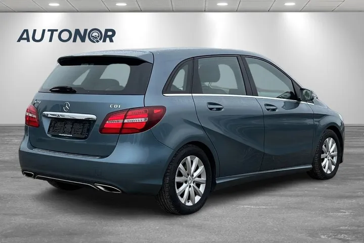 Mercedes-Benz B 220