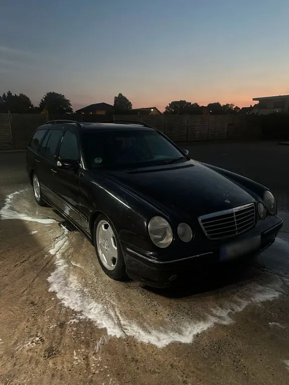 Mercedes-Benz E 55 AMG