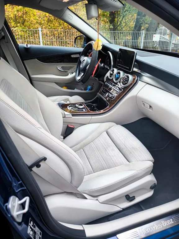 Mercedes-Benz C 220
