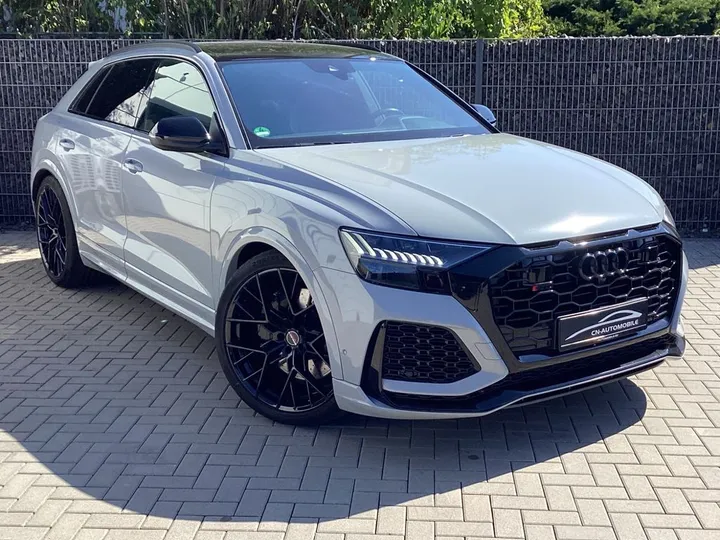 Audi RSQ8